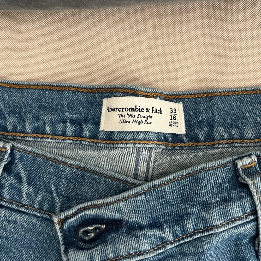 Abercrombie & Fitch Women's Light Blue Straight Leg Jeans
